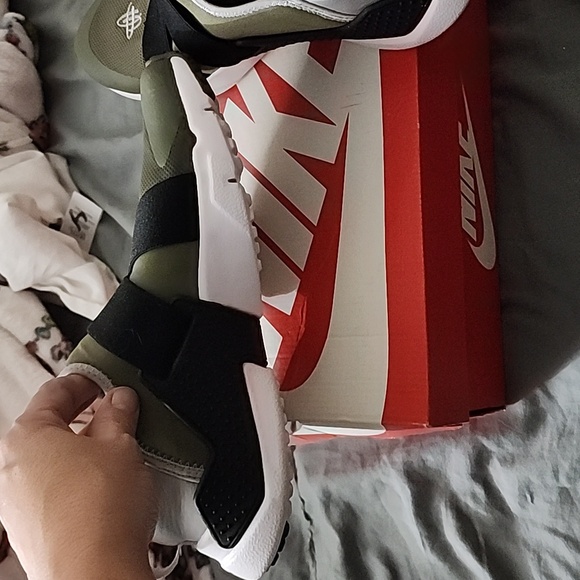 NIKE Hurricane 7y/9 womans - Picture 3 of 8